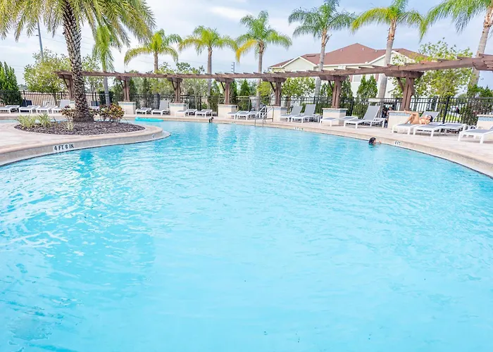 Elegant, Spacious 3Bedroom Near Attractions Hot Tub Pool & Gym