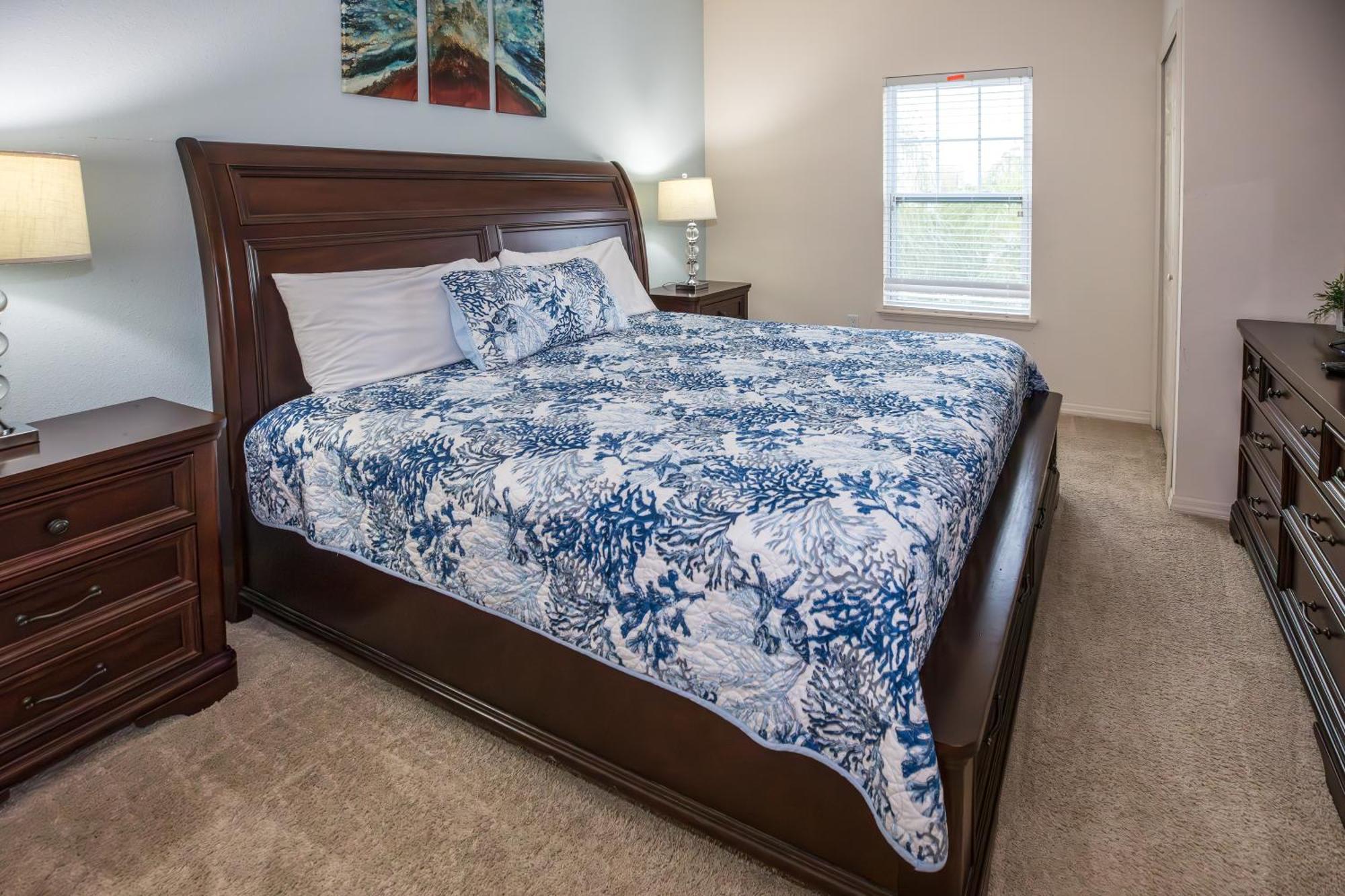Ferienhaus Elegant, Spacious 3bedroom Near Attractions Hot Tub Pool & Gym *